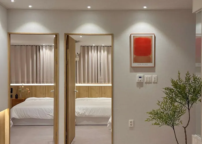 Hongdae 2min Walk From Hong Dae Station 首爾